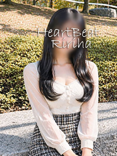 新人りりは